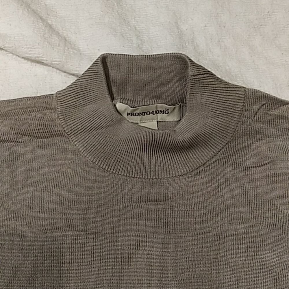 👕    - Picture 3 of 5